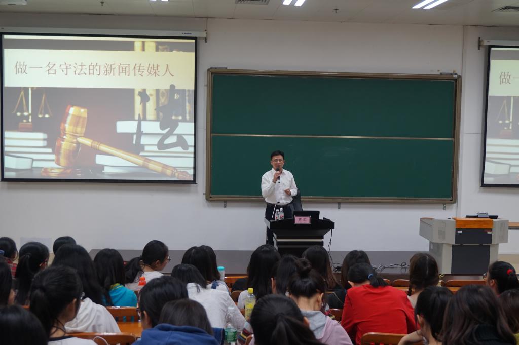 自治区党委政法委研究室覃汇为太阳集团tyc4633太阳集团tyc4633员工授课